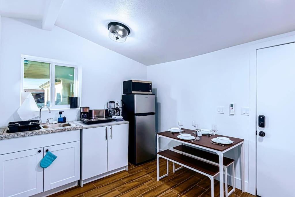 Phoenix Retreat - Studio With King Bed - 10 Min From Airp - Unit C المظهر الخارجي الصورة